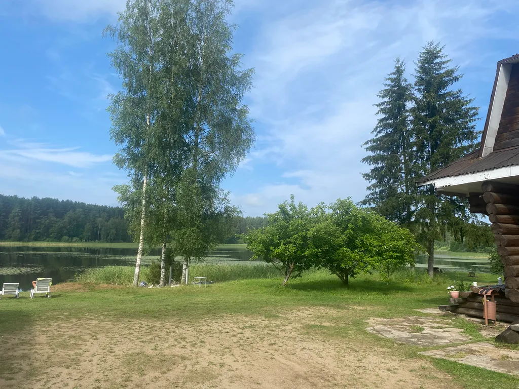 Дом на береговой линии озера селигер