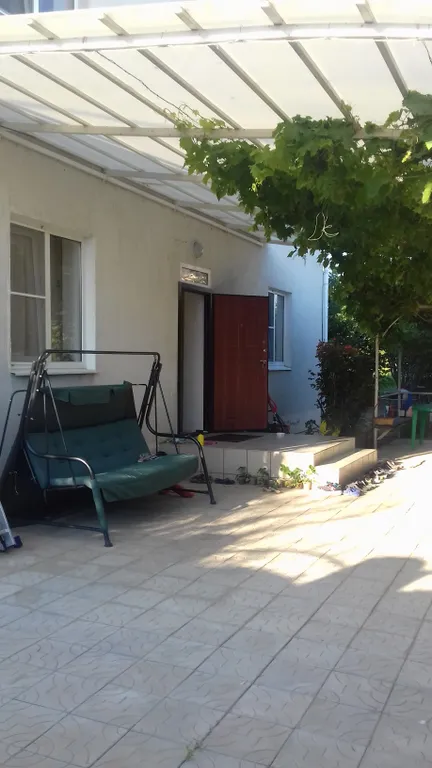 Часть дома (2 этаэ)с отдельным входом.