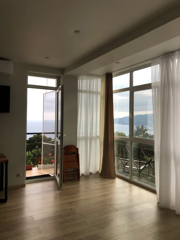 Квартира с видом на море и горы