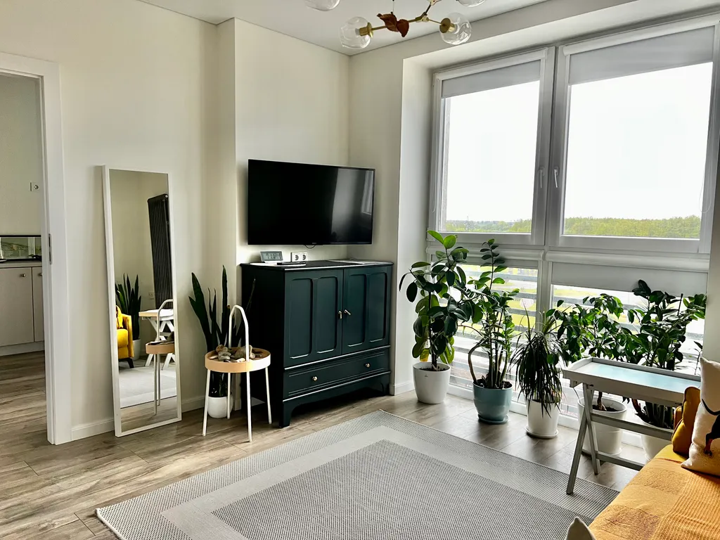 Современная уютная квартира около моря