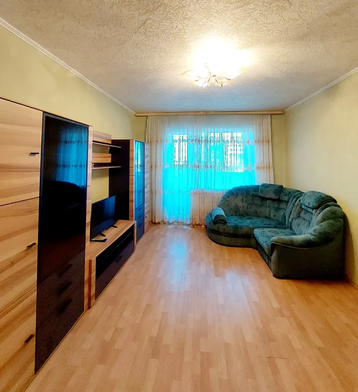 Хорошая 2х комнатная квартира с балконом в центре