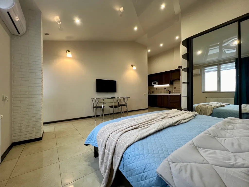 Рядом парк Победы Херсонес не берем оплату за уборку