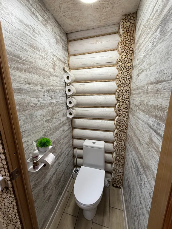 Дом на берегу реки с баней