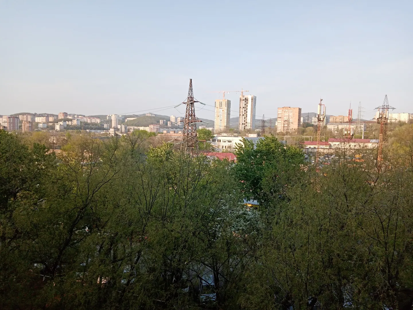 Вид из окна днем