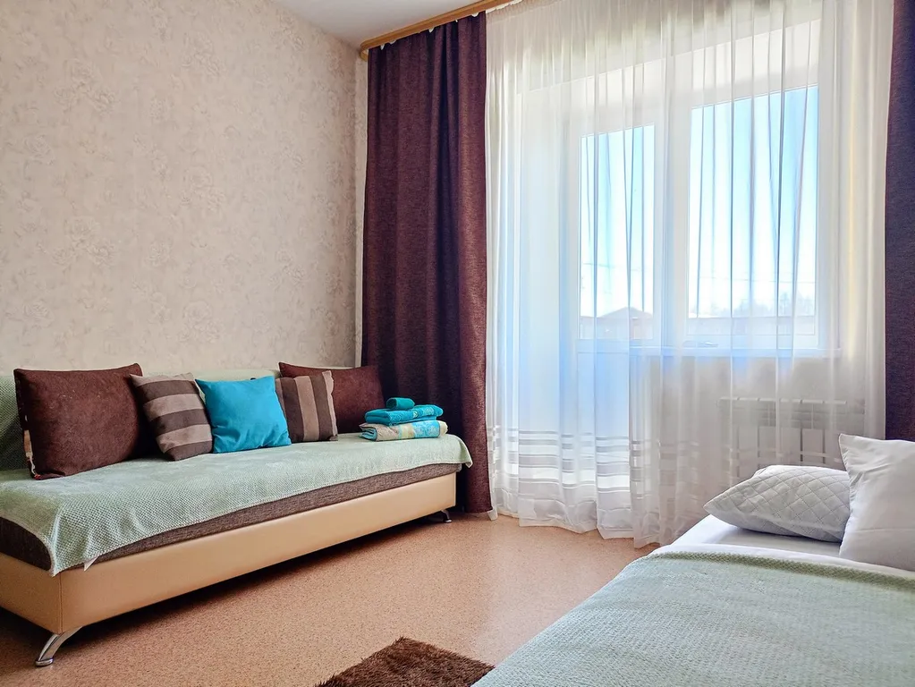 Квартира рядом с БАМиЖТ, Светофор и ЖД больницей