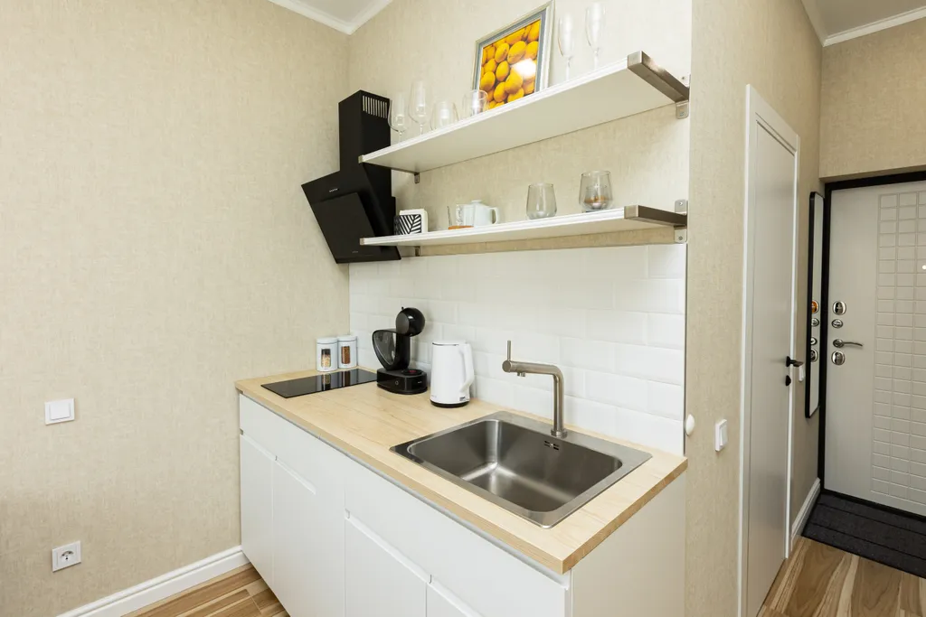 Студия с видом на закат в горах