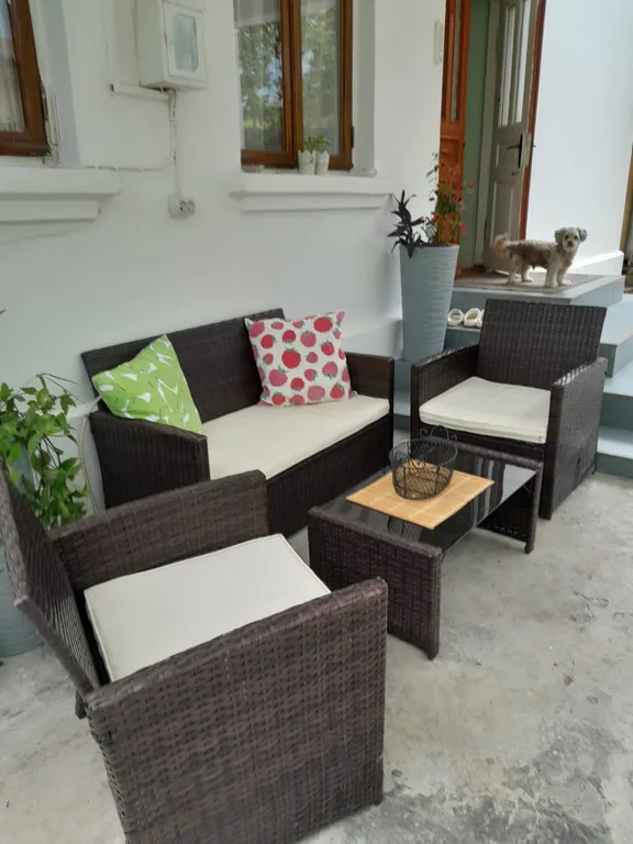 Большой двухэтажный дом с видом на горы