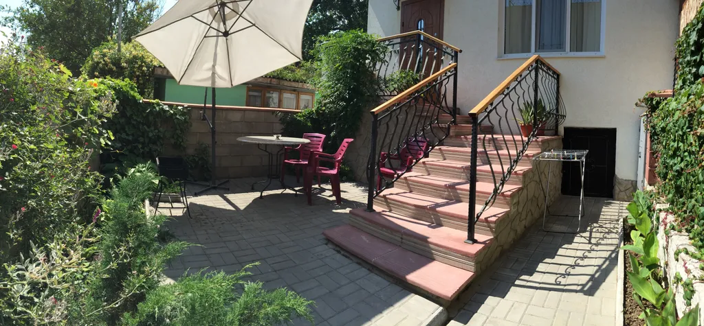 Дом с отдельным двориком