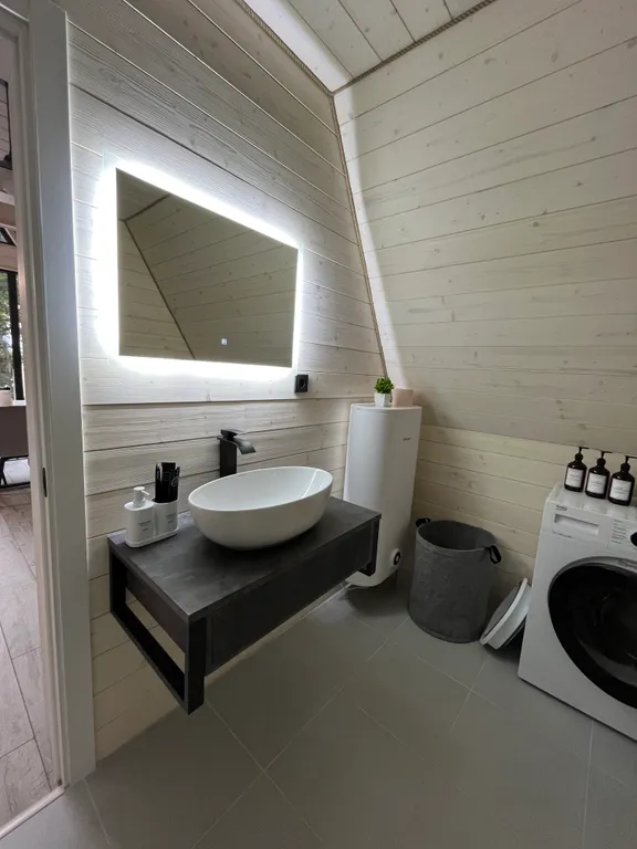 Афрейм с горячей купелью и бассейном