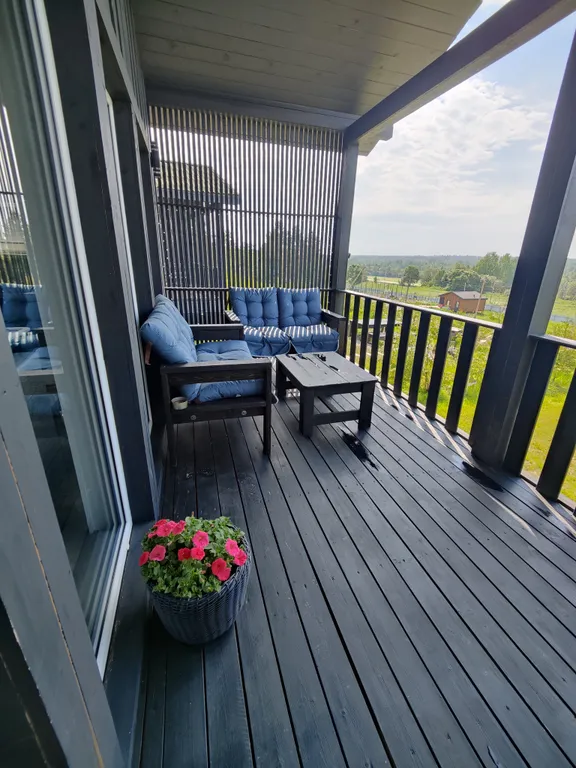 Коттедж Уютный дом с бассейном — Приморск