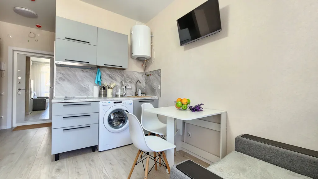 Уютная студия с видом на бассеин