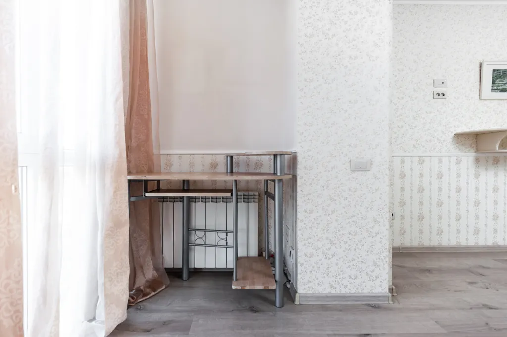 Просторная 3-кoмнатная квapтиpa с панорамными окнами в тихом центре