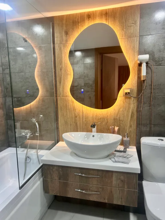 Двухуровневую квартира с авторским ремонтом в самом центре курорта