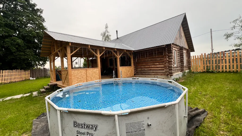 Рубленный дом - баня с террасой