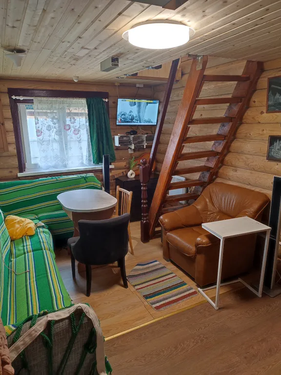 Дом с баней в лесу возле храма и озера