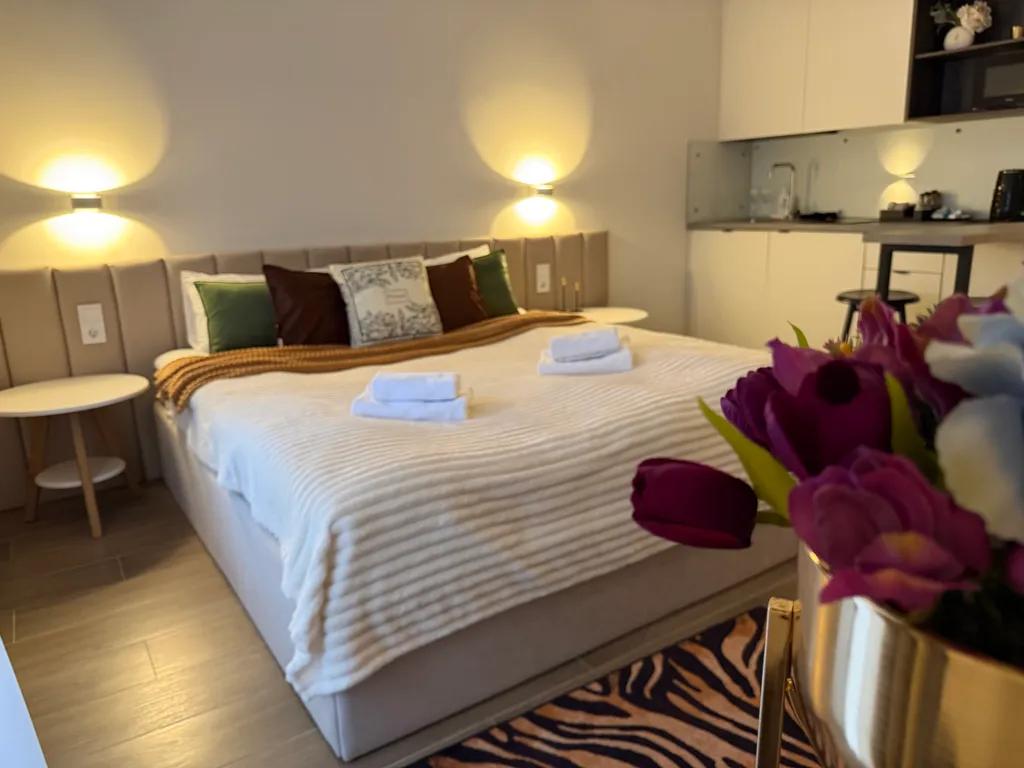 Студия в современном апарт-отель Таукель в самом центре Домбая