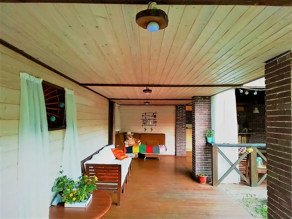 Дом в горах с видом на реку