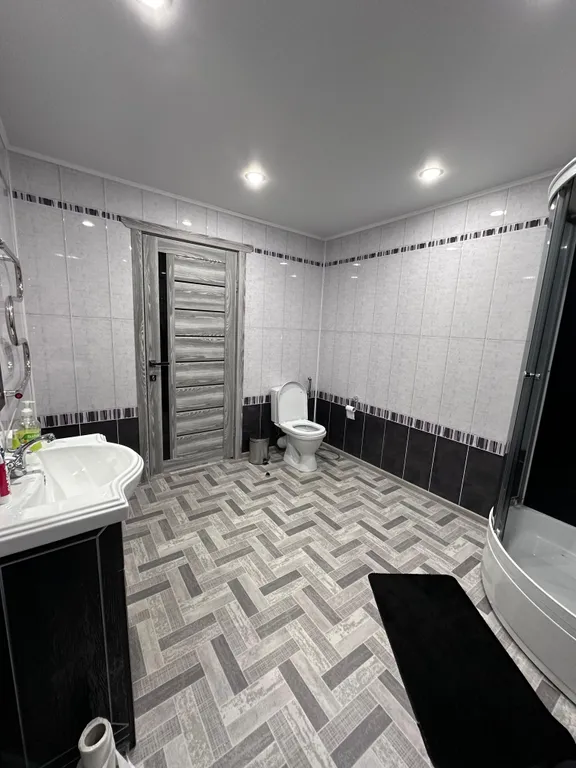 Уютный дом у озера