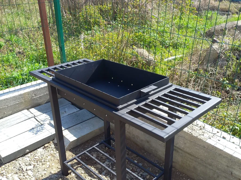 Новые семейные апартаменты, двор, мангал