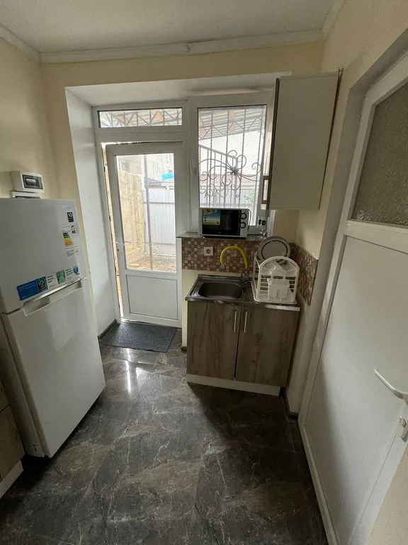 1 комнатная квартира со своим двориком недалеко от моря