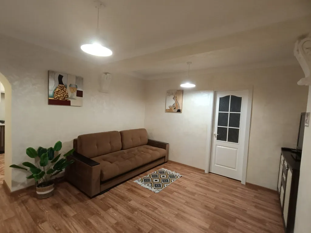 Апартаменты у фонтана рядом с центром с балконом