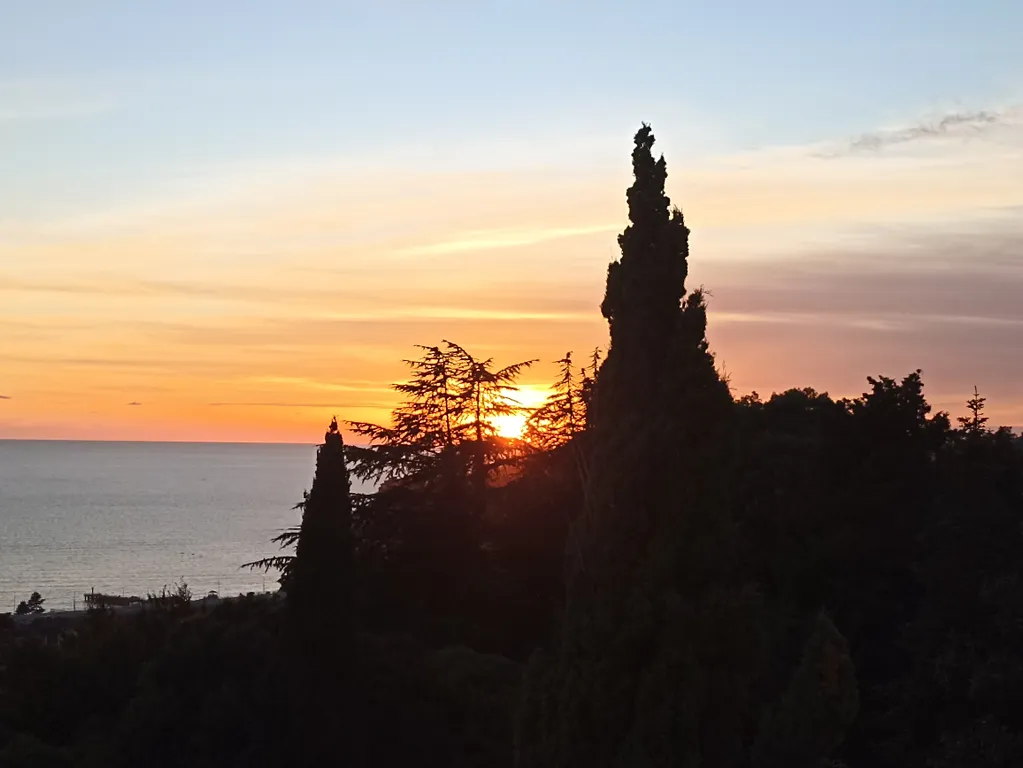 Квартира в Сочи с балконом, ровное место, вид на море, центр Хосты