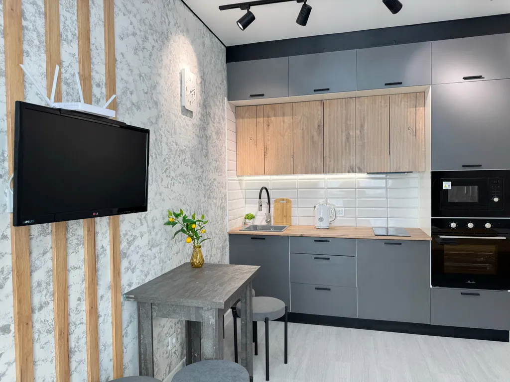 Светлая студия с панорамной лоджией