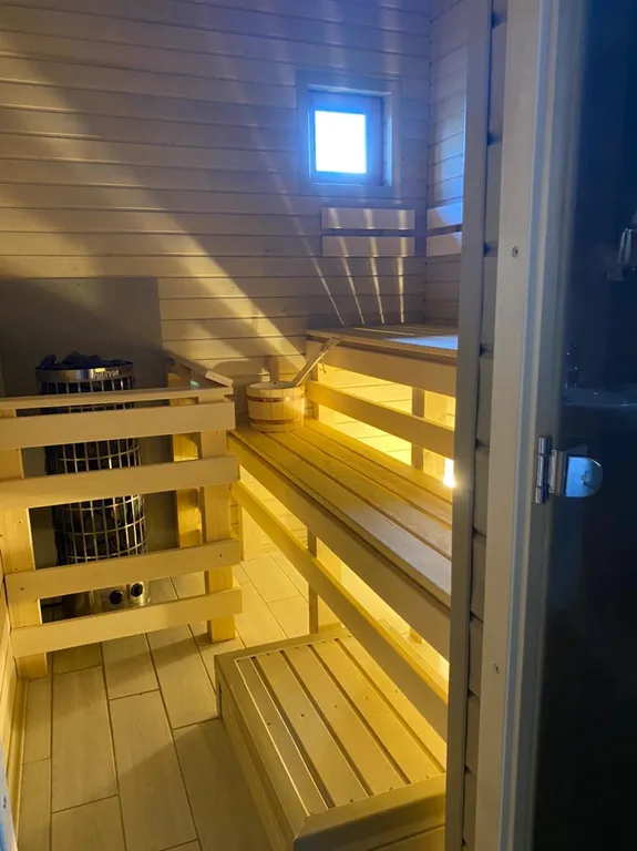 Новый современный коттедж рядом с озером