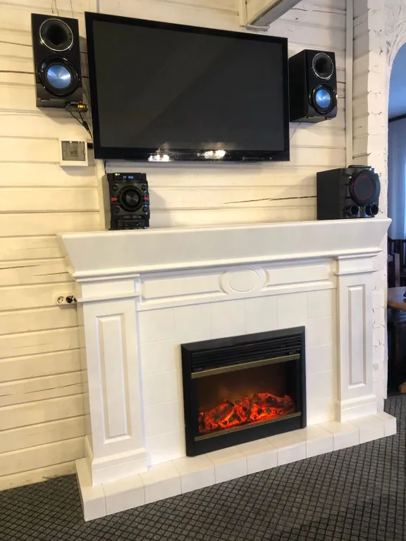 Деревянный коттедж с большой территорией рядом с городом