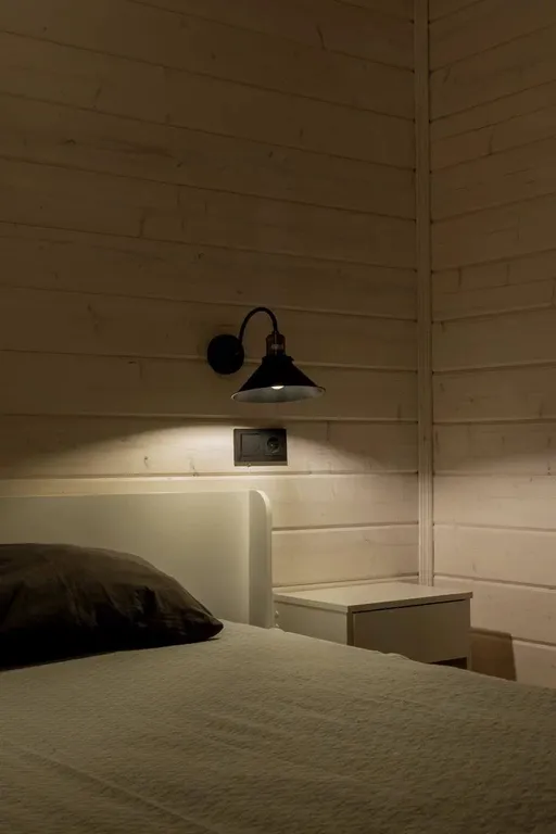 Домик в лесу с камином и баней