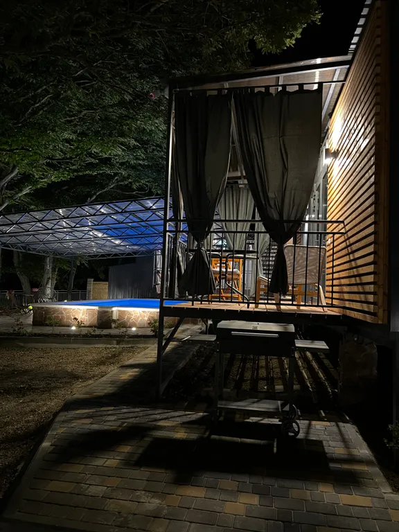 Домик в лесу у моря с верандой