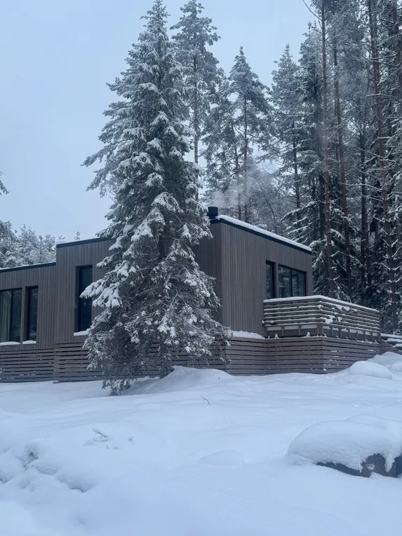 Коттедж Дом в лесу рядом с озером — аренда посуточно в Поляны