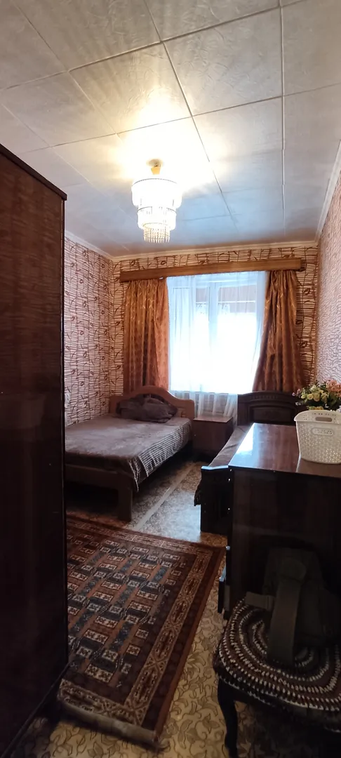 Спальня. Кровать полуторка и односпальная. 