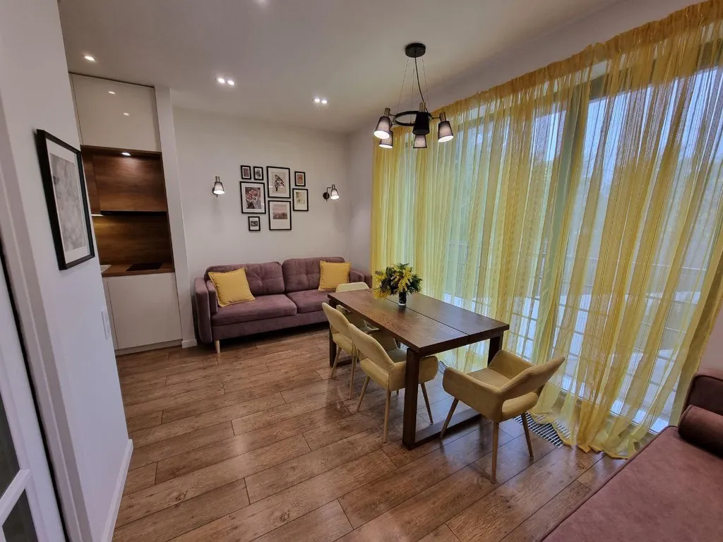 Уютная студия с бассейном