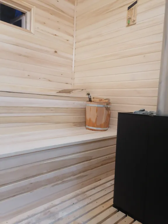 Барнхаус с видом из панорамных окон на красивый пейзаж Домбайских гор