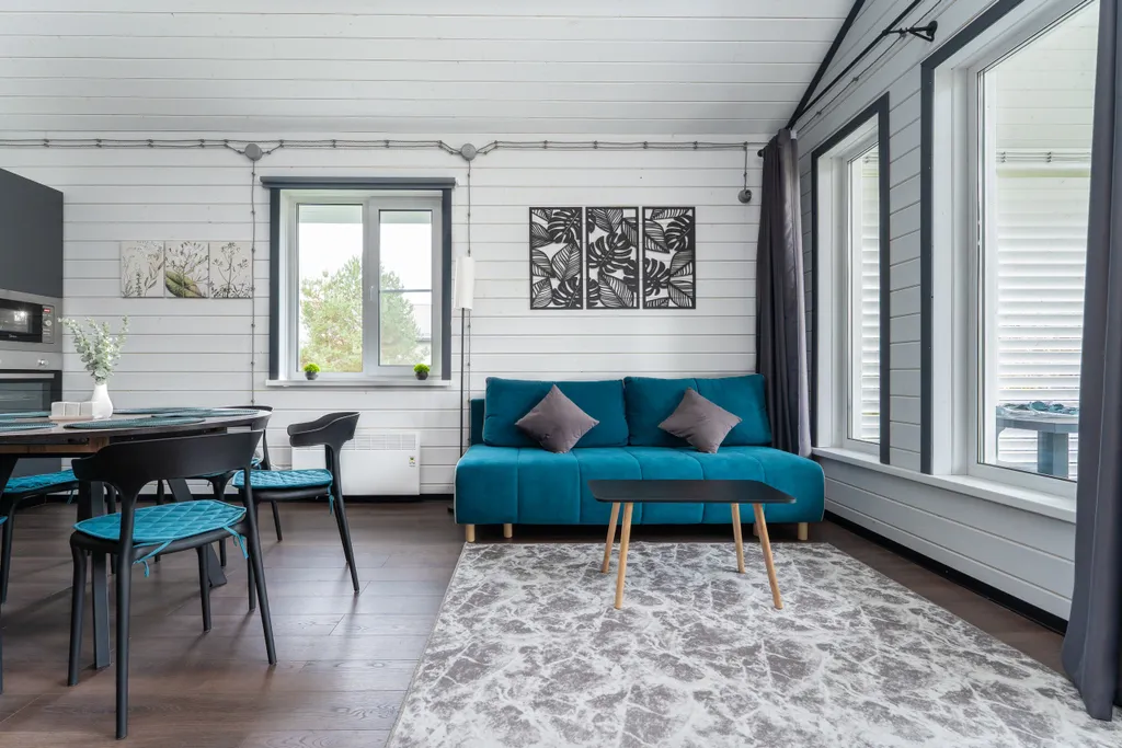 Дом с видом на реку и лес