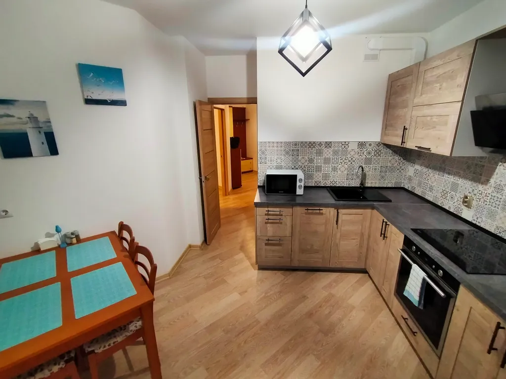 Квартира с панорамным балконом.
Хрустальный 19 этаж "День и Ночь"