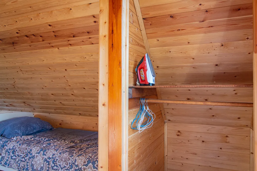 Деревянный экодом в идеально чистом месте