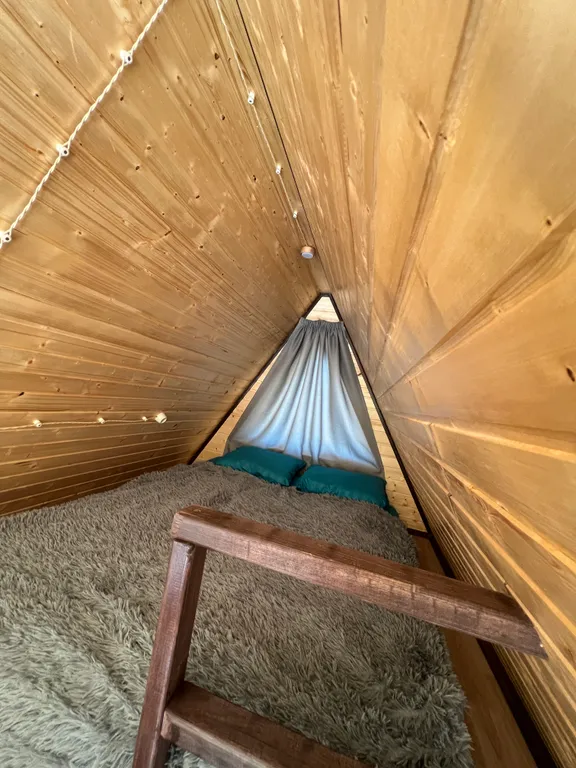 Шале на берегу реки