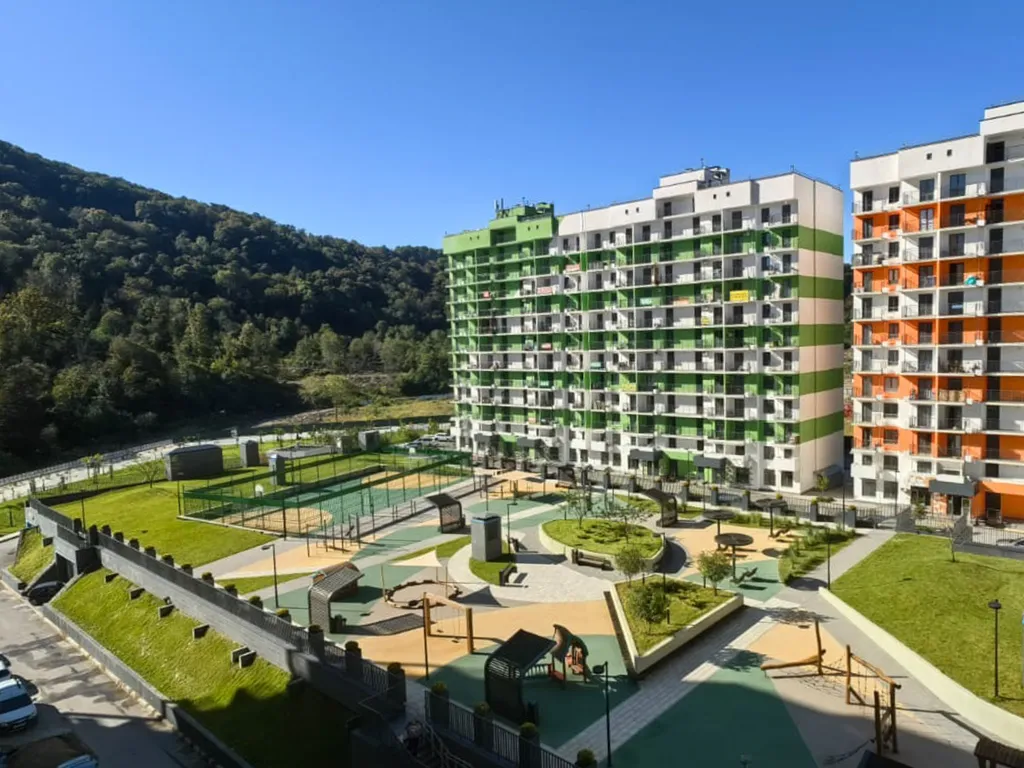 Уютные апартаменты с видом на лес и набережной у дома