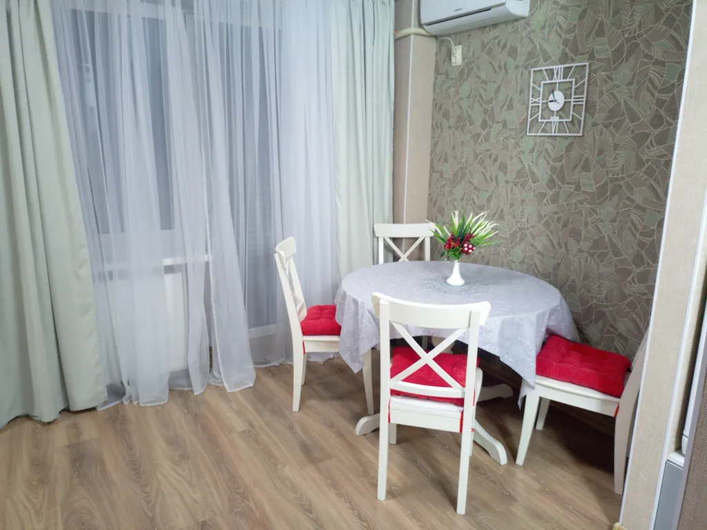 Уютная студия с двумя балконами в ЖК Берёзка