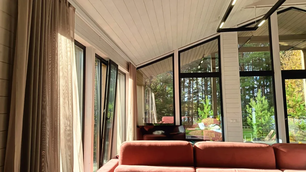 Коттедж Стильный барнхаус с горячей купелью фурако с видом на воду — Можайск