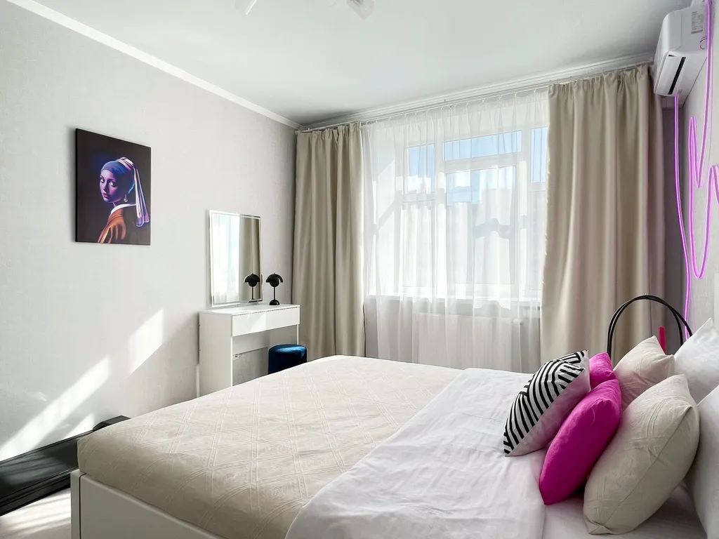 Квартира Эксклюзив Кибер с Неоновым Стилем