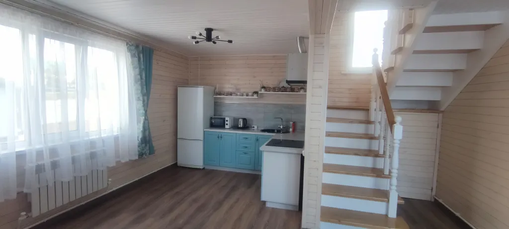 Современный дом с видом на лес