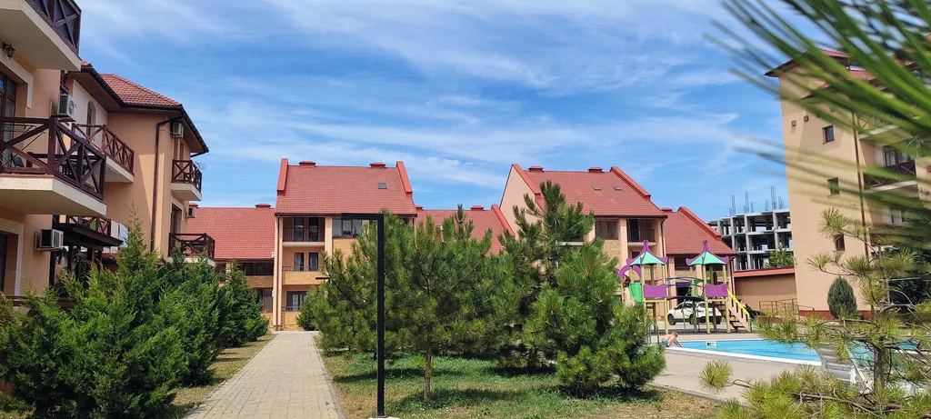 Студия у моря, Итальянская деревня