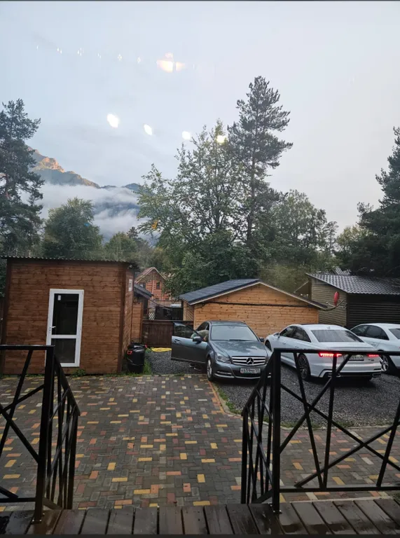 Новый современный дом в лесной зоне