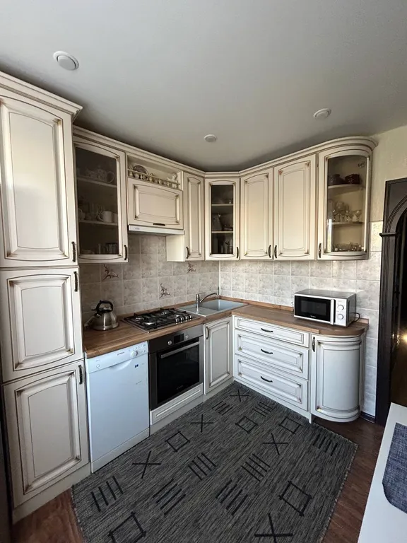 Изолированная комната в трехкомнатной квартире