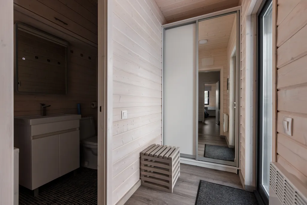 Коттедж Новый комфортабельный дом на берегу лесного озера Маролампи — Стеклянный