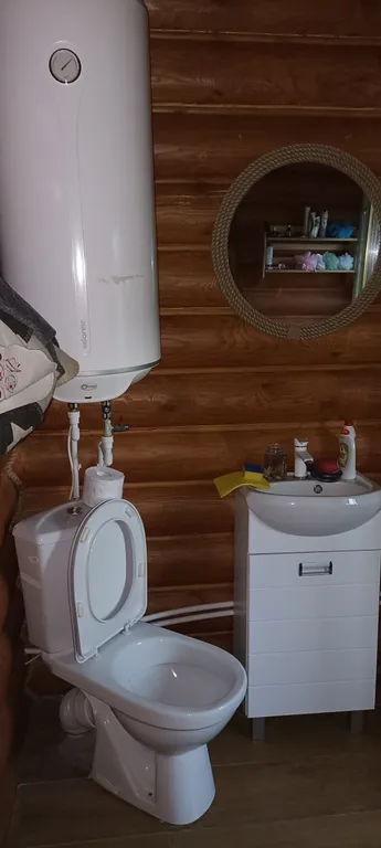 Уютный двухэтажный дом на берегу озера Селигер