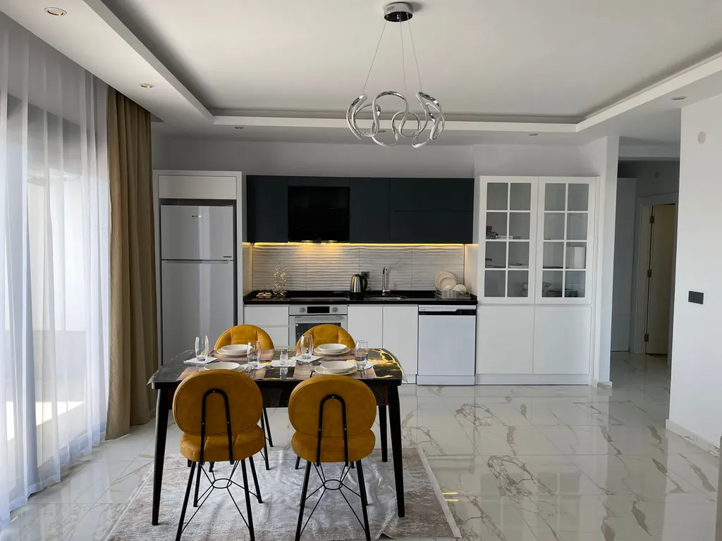 Чудесная новая квартира с видом на горы и море